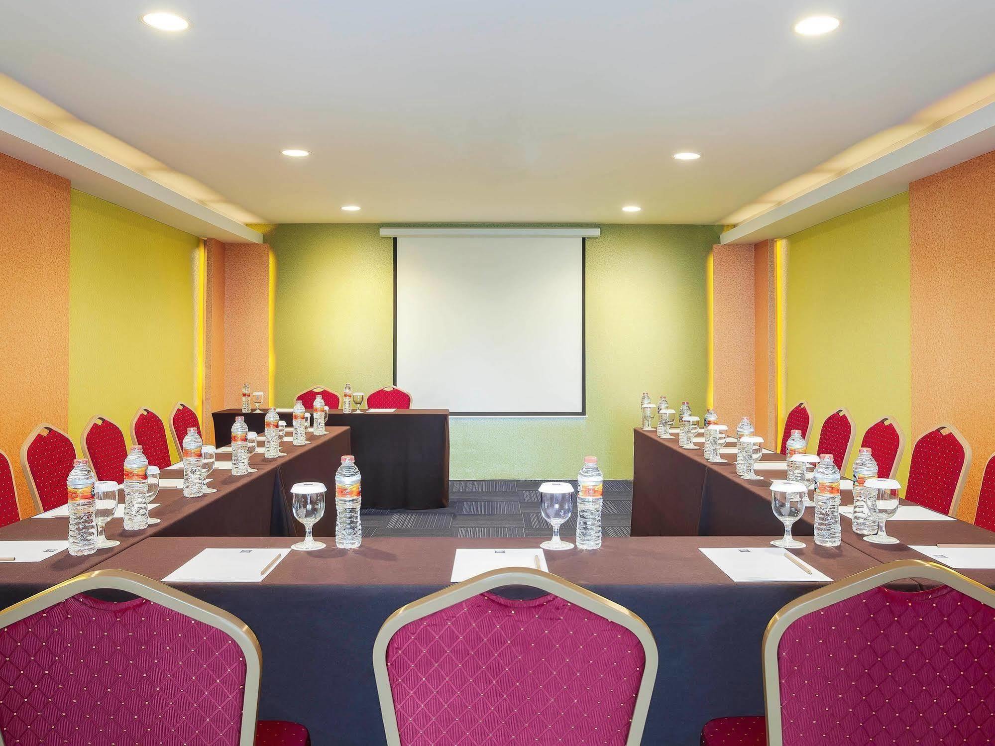 Ibis Budget Semarang Tendean Eksteriør bilde