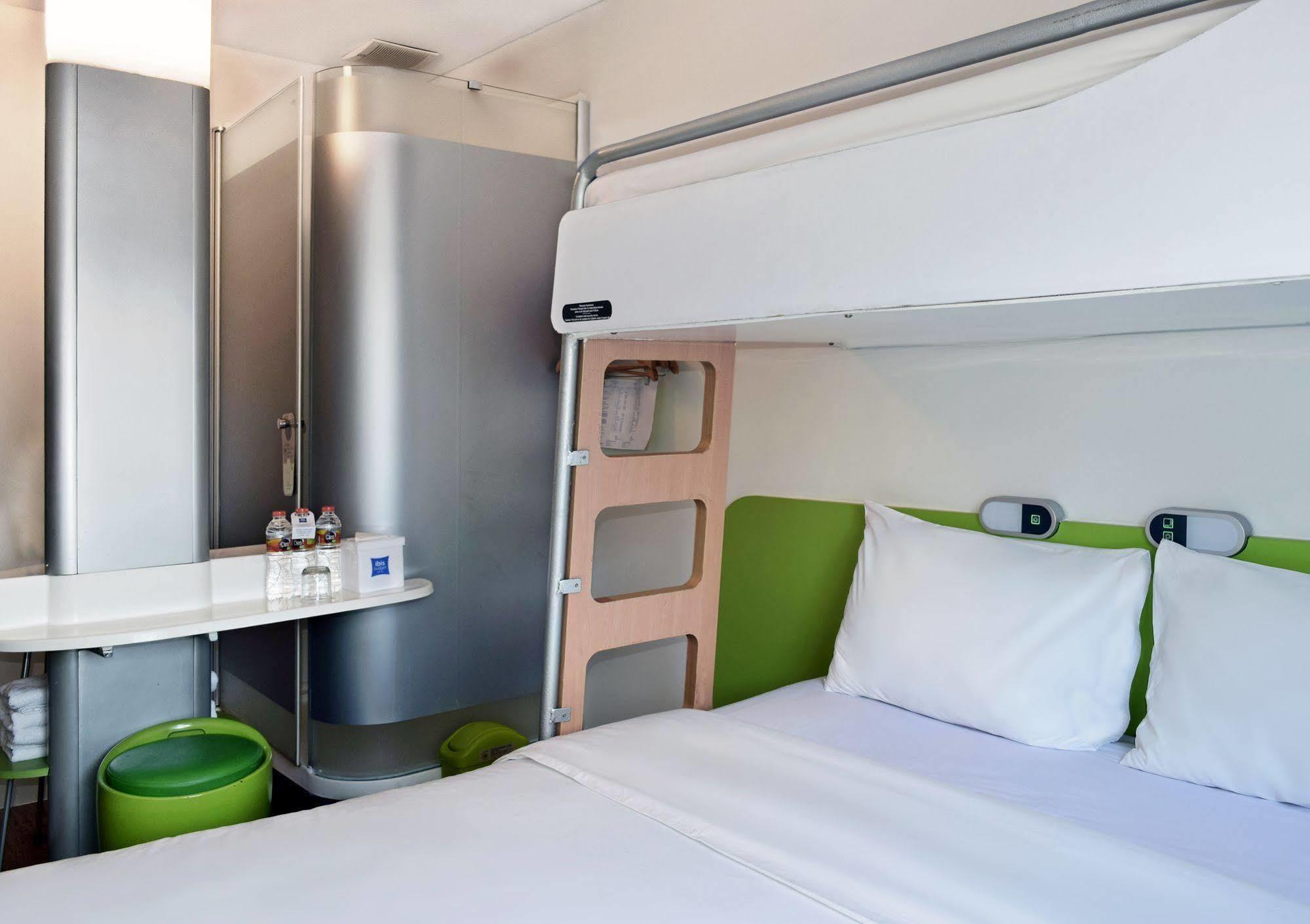 Ibis Budget Semarang Tendean Eksteriør bilde