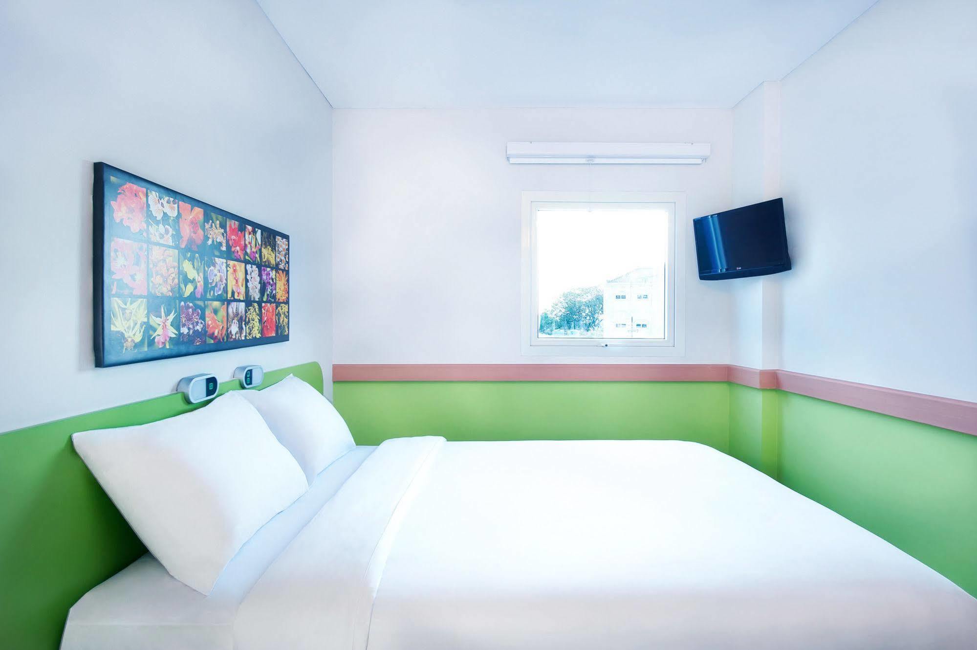 Ibis Budget Semarang Tendean Eksteriør bilde